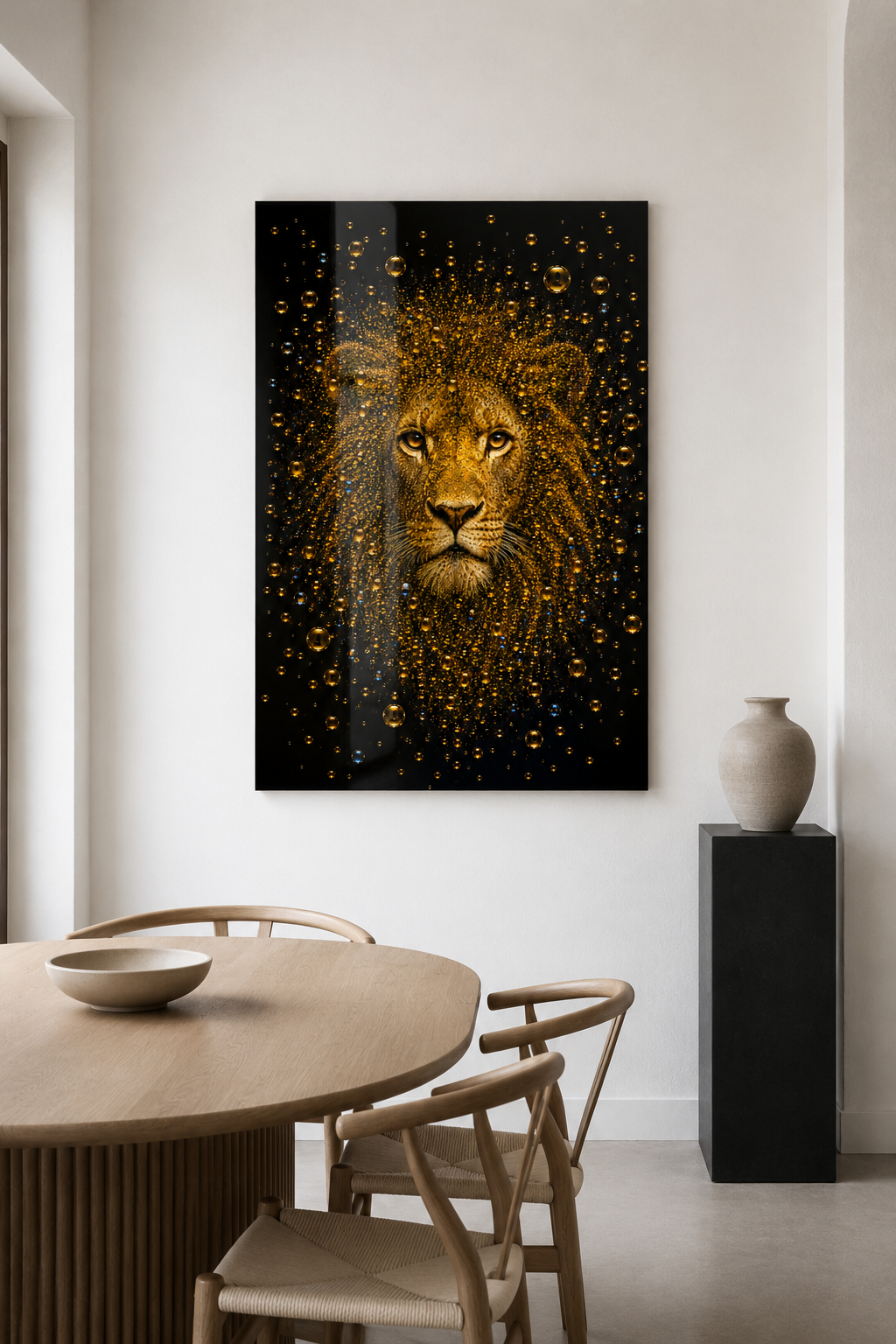 Gouden leeuw wanddecoratie The Last King in modern interieur